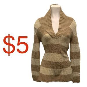 $5 add on item, Motherhood Cream/Tan soft long vneck Maternity sweater size M